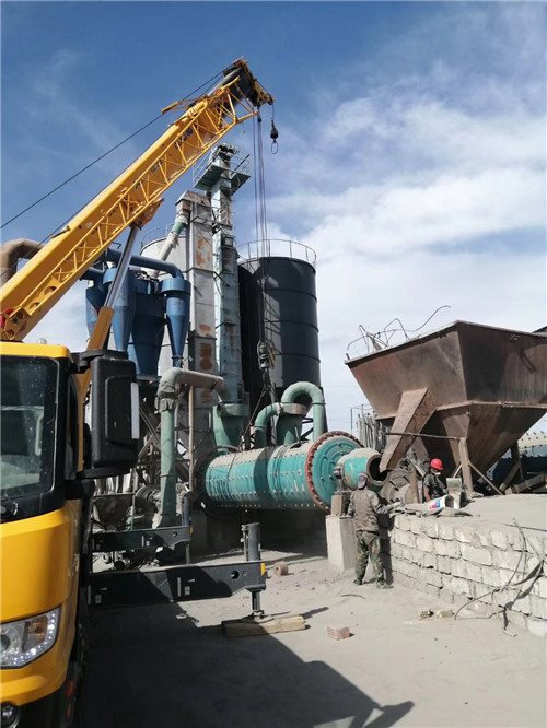 红岗区设备搬运等各类工程项目中，吊车起着关键作用
