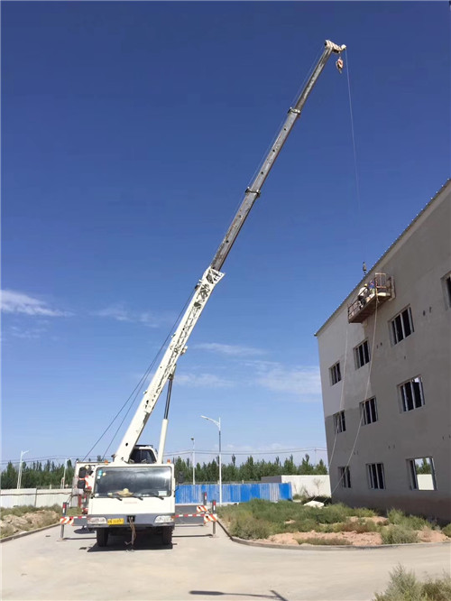 红岗区“轻装强干”—— 吊车的 “轻量化臂架” 技术